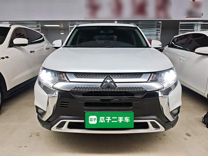 Фото 3 - Mitsubishi Outlander