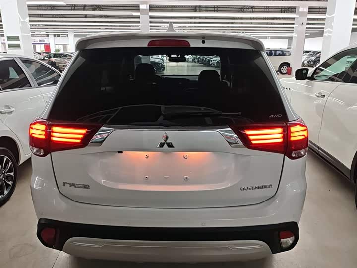 Фото 6 - Mitsubishi Outlander