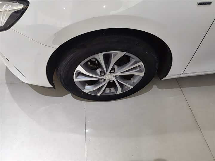 Фото 23 - Buick Verano