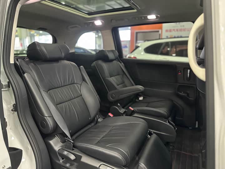 Фото 11 - Honda Odyssey