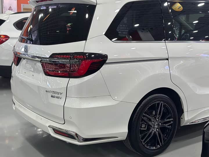 Фото 13 - Honda Odyssey