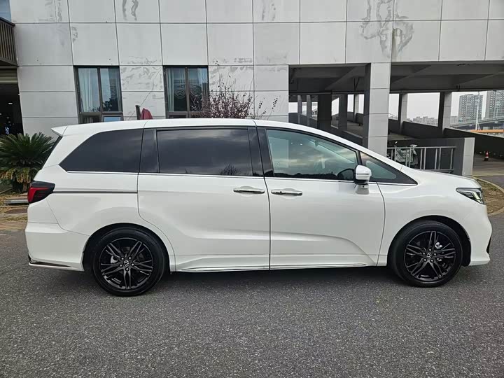 Фото 8 - Honda Odyssey
