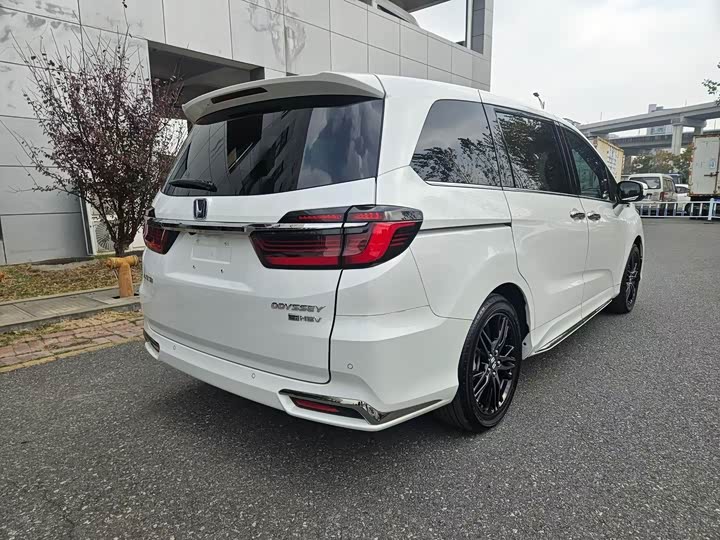 Фото 9 - Honda Odyssey