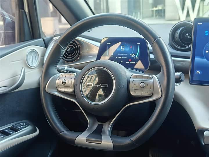 Фото 16 - BYD Dolphin