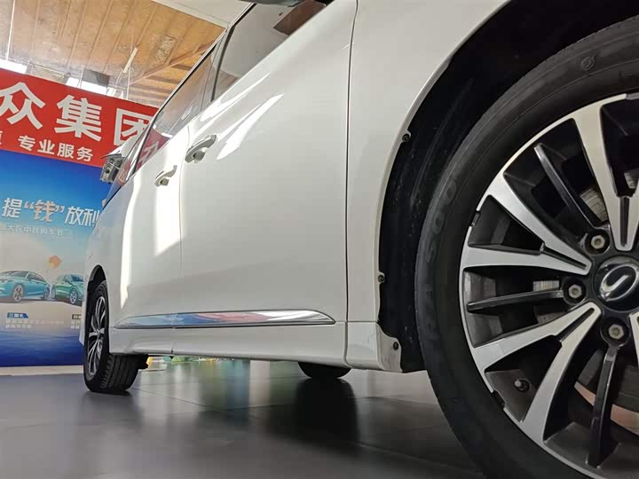 Фото 21 - GAC Trumpchi M8