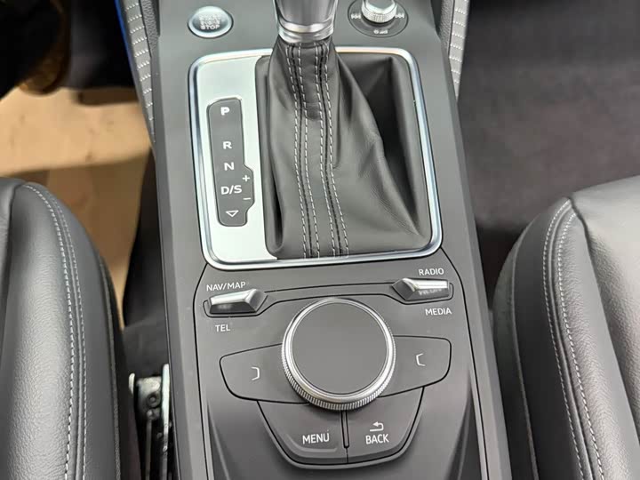 Фото 18 - Audi Q2L