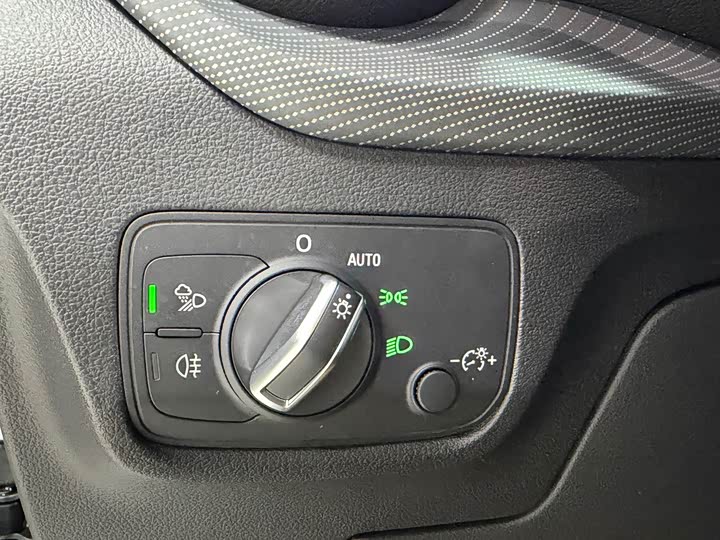 Фото 21 - Audi Q2L