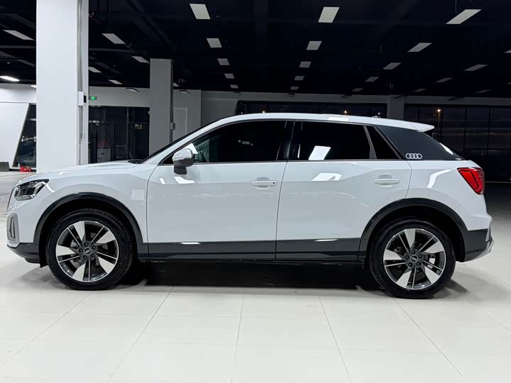 Фото 8 - Audi Q2L