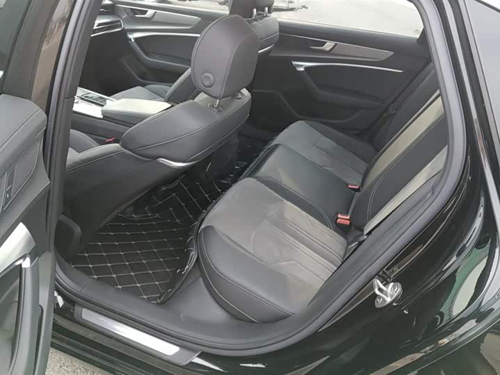 Фото 11 - Audi A6L