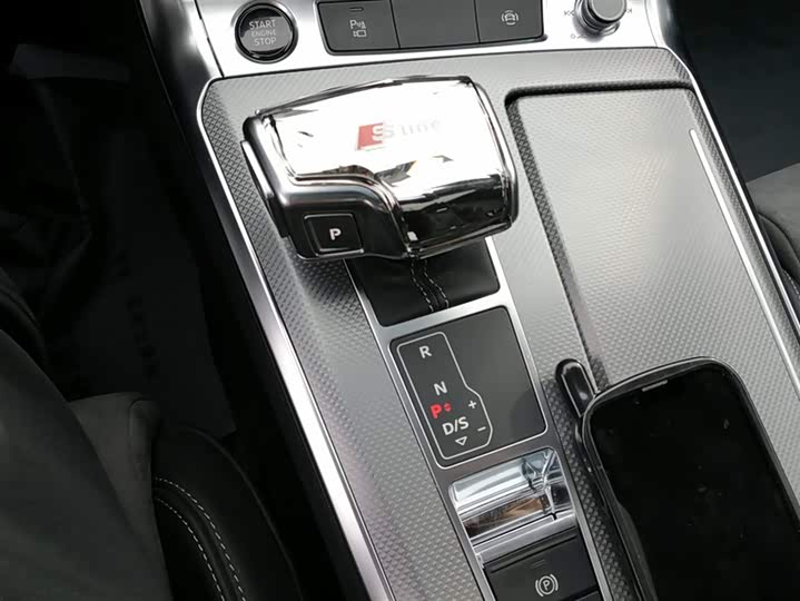 Фото 16 - Audi A6L