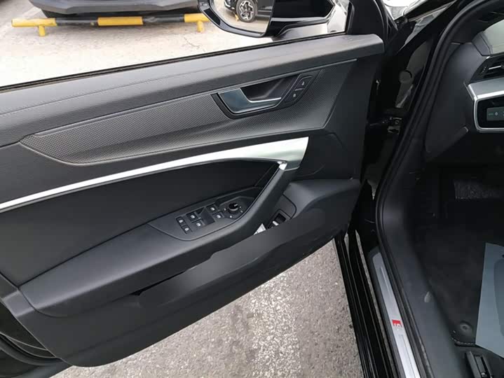 Фото 7 - Audi A6L