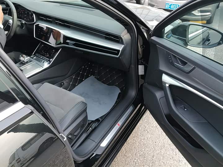 Фото 8 - Audi A6L