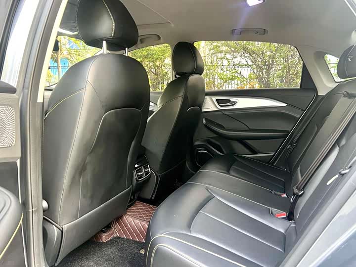 Фото 9 - Roewe i6 Max