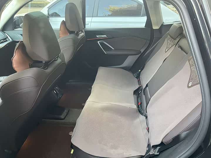 Фото 10 - BMW iX1