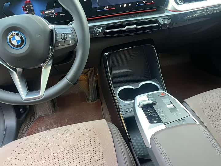 Фото 11 - BMW iX1