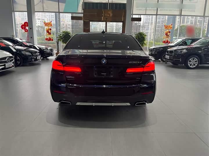 Фото 14 - BMW 5 Series