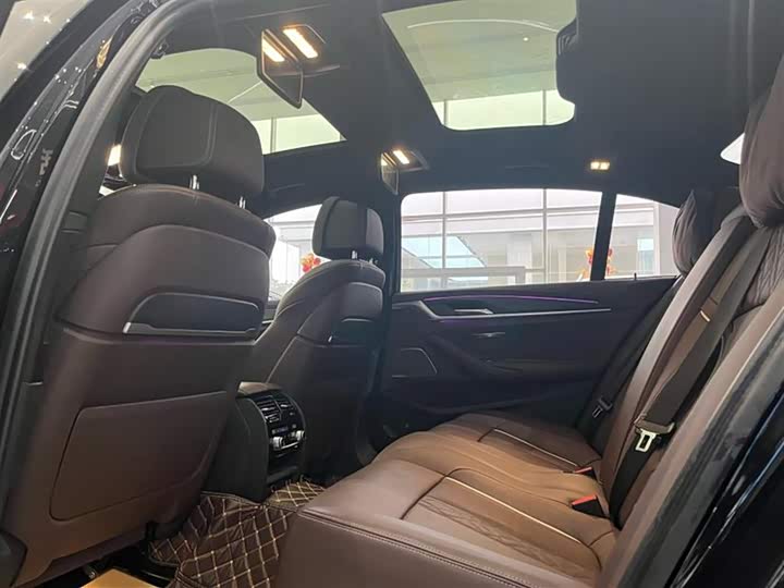 Фото 18 - BMW 5 Series