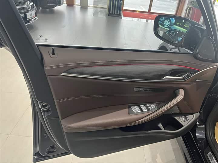 Фото 19 - BMW 5 Series