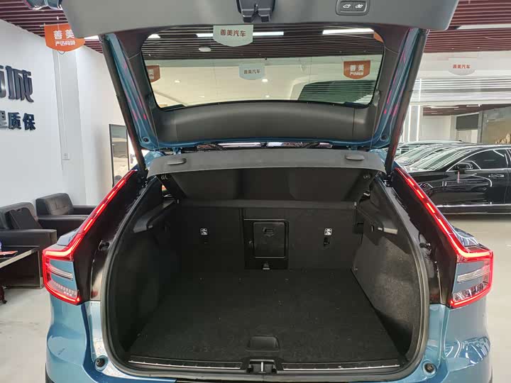 Фото 16 - Volvo C40