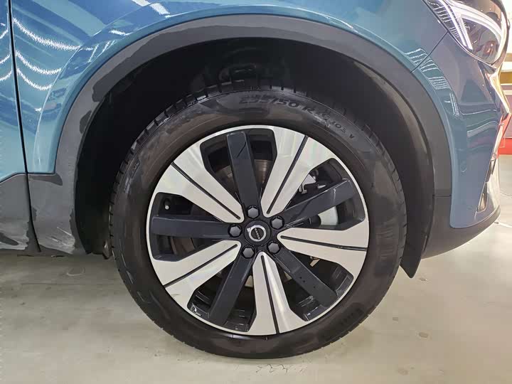 Фото 5 - Volvo C40