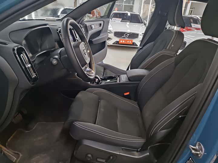 Фото 6 - Volvo C40