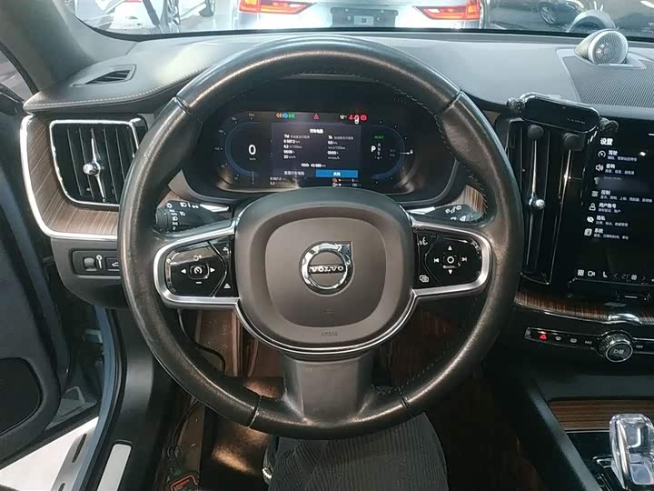 Фото 11 - Volvo XC60 Hybrid