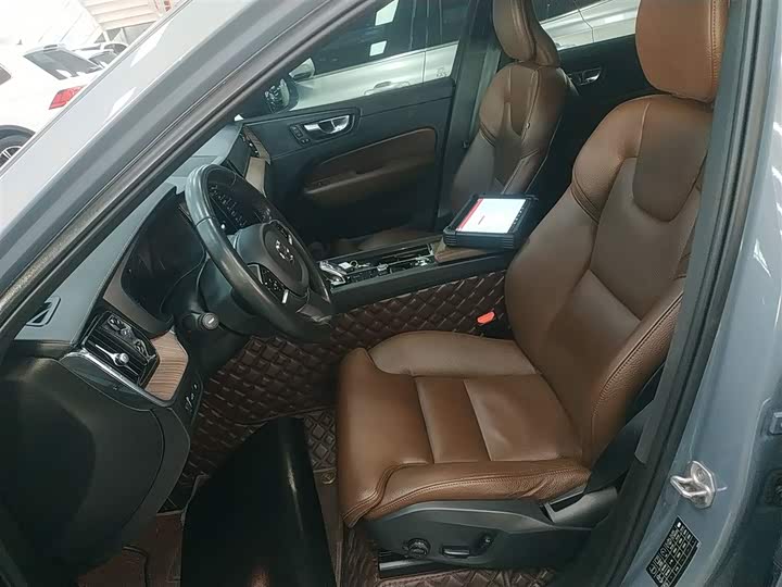 Фото 15 - Volvo XC60 Hybrid