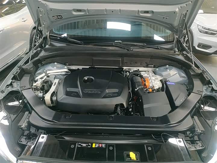 Фото 20 - Volvo XC60 Hybrid