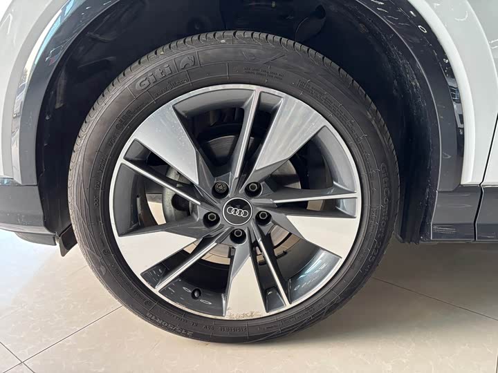 Фото 12 - Audi Q2L