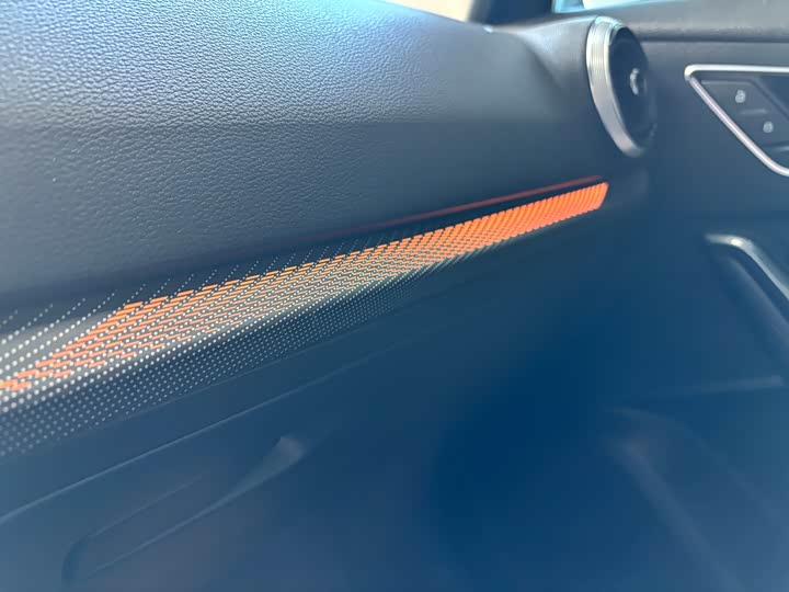 Фото 5 - Audi Q2L