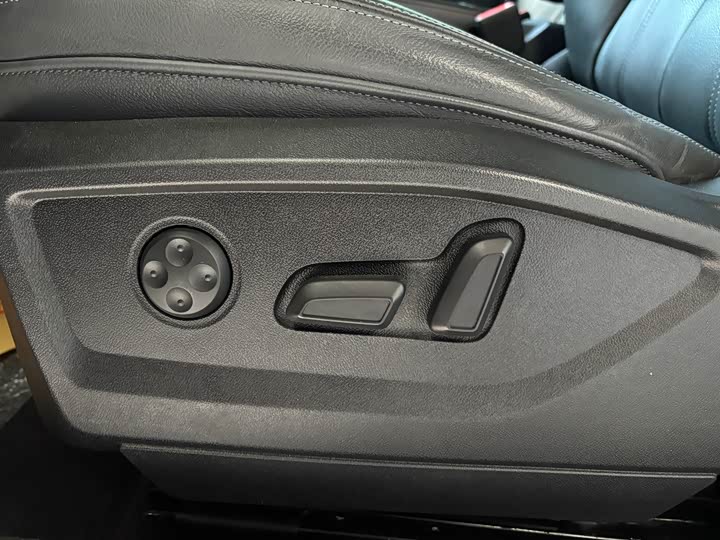 Фото 6 - Audi Q2L