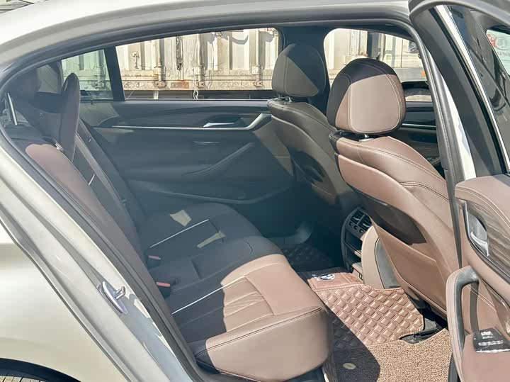 Фото 12 - BMW 5 Series