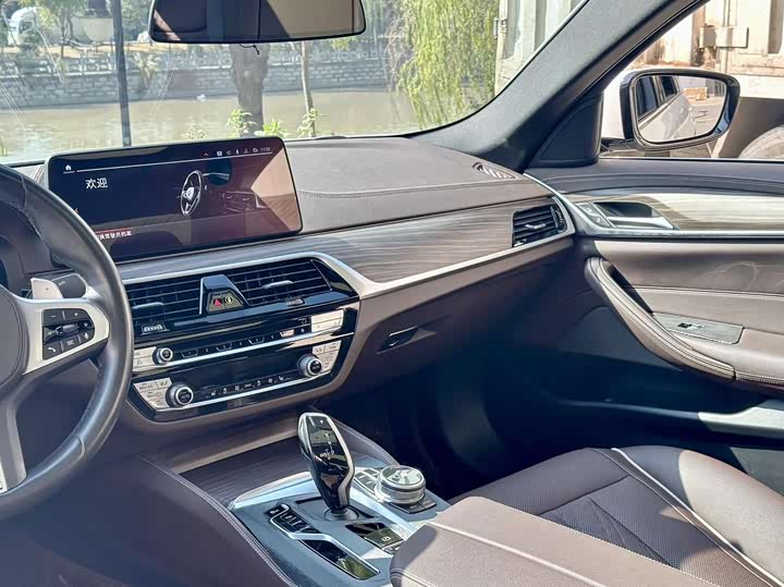 Фото 15 - BMW 5 Series