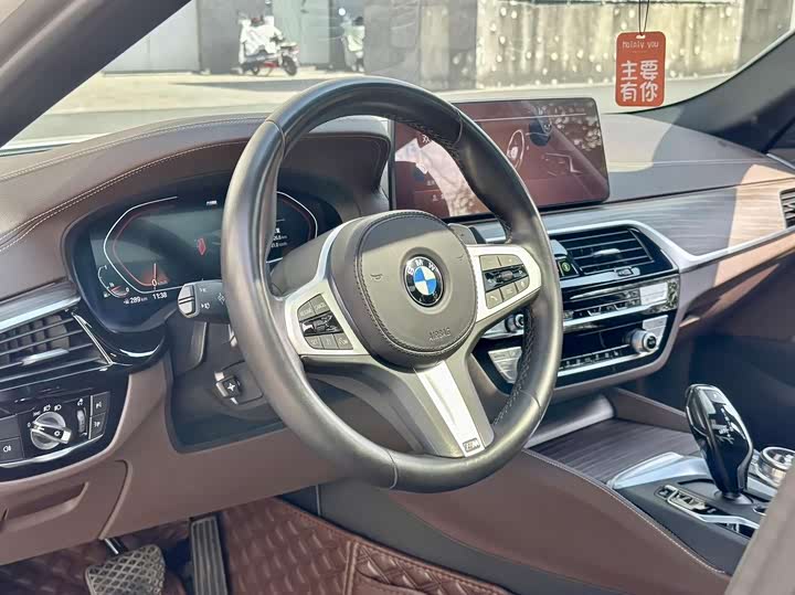 Фото 17 - BMW 5 Series