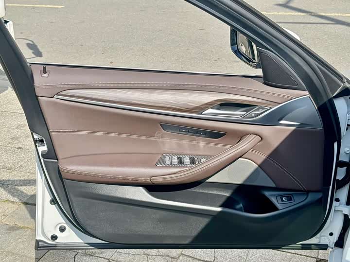 Фото 9 - BMW 5 Series