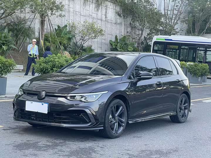 Фото 1 - Volkswagen Golf