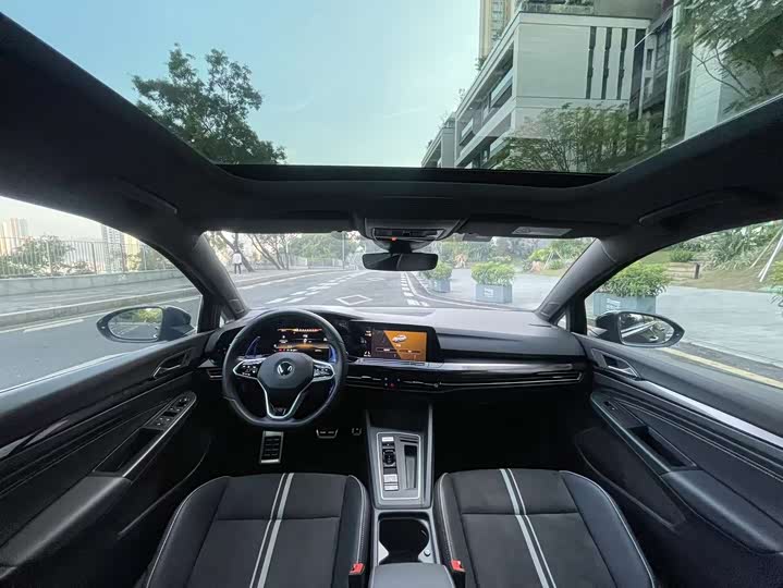 Фото 10 - Volkswagen Golf