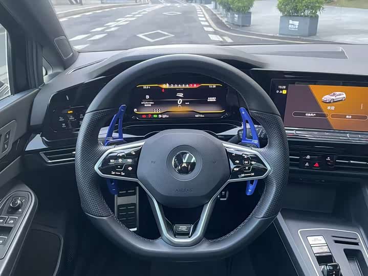 Фото 11 - Volkswagen Golf