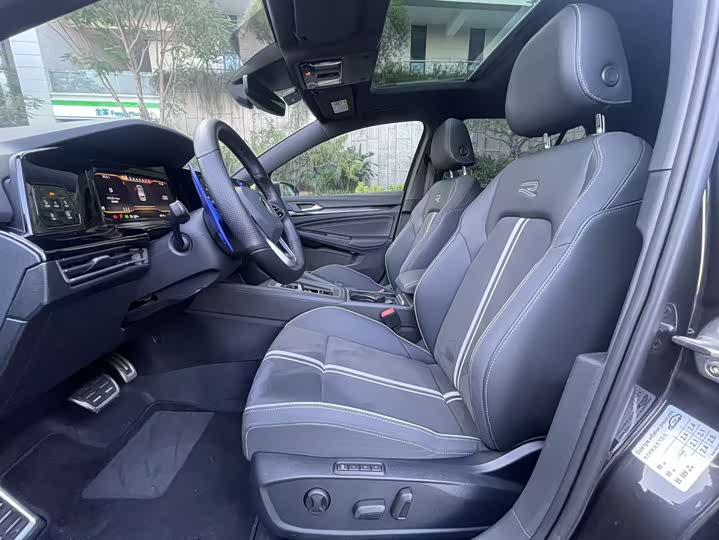 Фото 8 - Volkswagen Golf