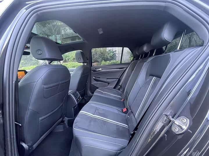 Фото 9 - Volkswagen Golf