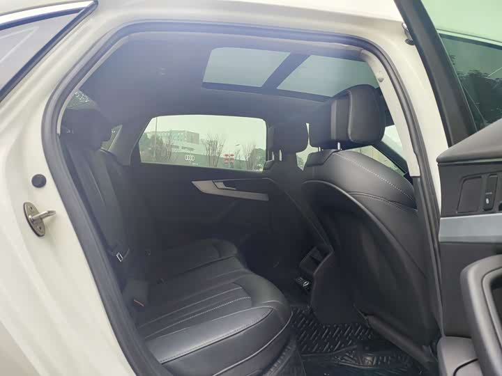 Фото 12 - Audi A4L