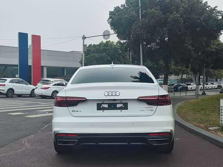 Фото 14 - Audi A4L