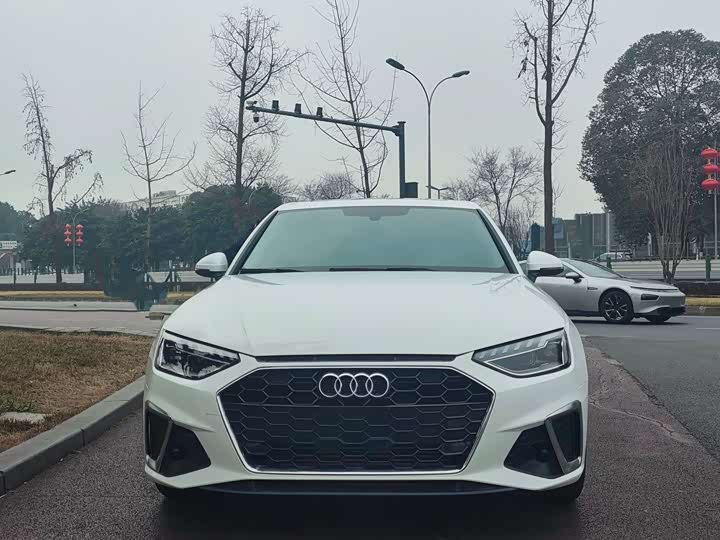 Фото 2 - Audi A4L