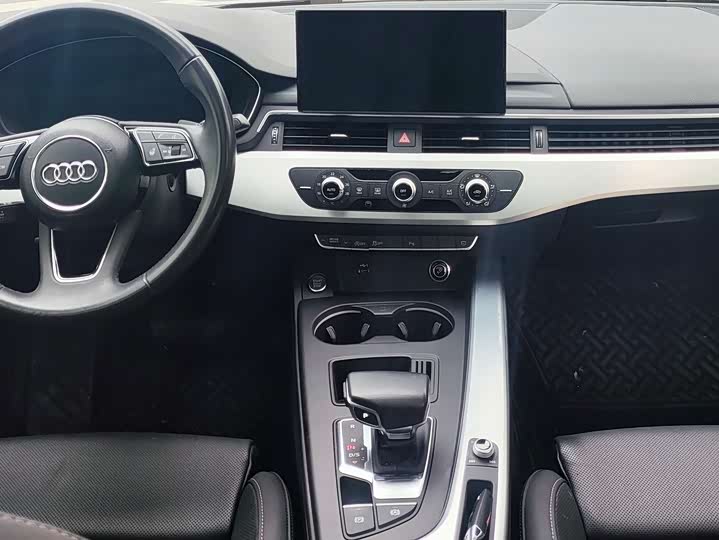 Фото 4 - Audi A4L