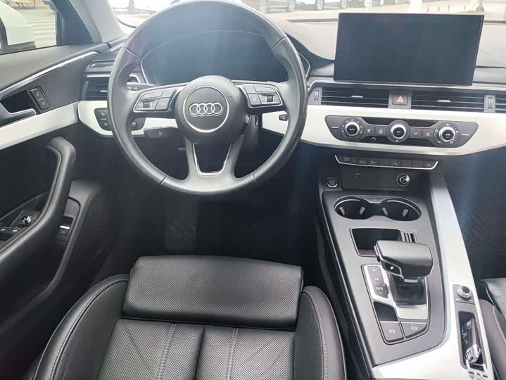 Фото 5 - Audi A4L