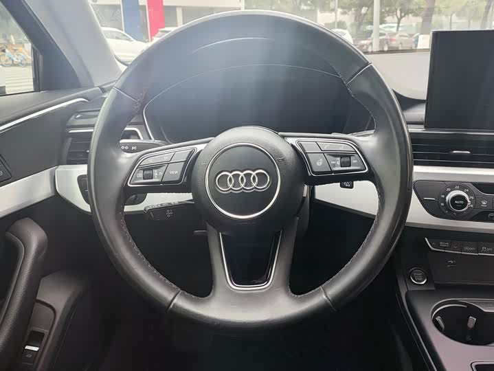 Фото 6 - Audi A4L