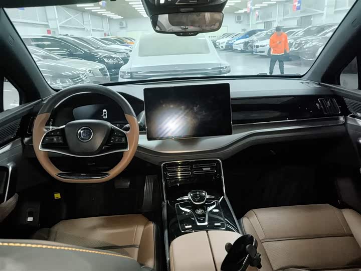 Фото 10 - BYD Tang Hybrid/EV