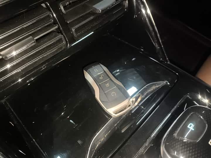 Фото 9 - BYD Tang Hybrid/EV