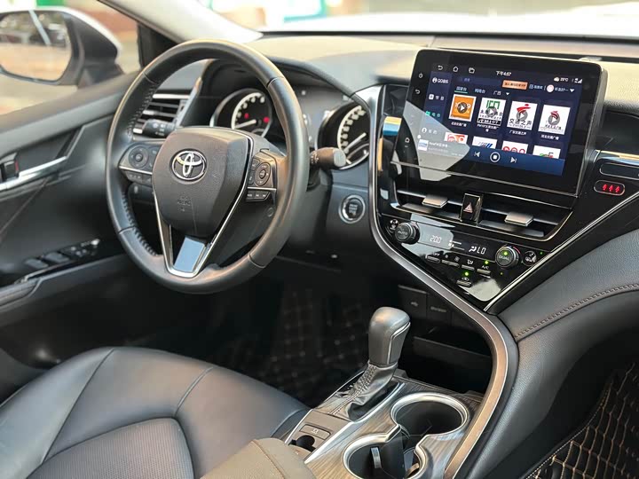 Фото 15 - Toyota Camry