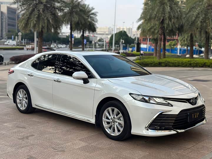 Фото 3 - Toyota Camry